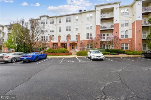 unit-102-2931 Deer Hollow Way, FAIRFAX, VA, 22031-6040 | Card Image