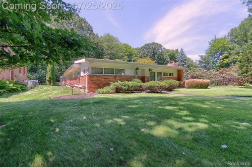 15621 Hidden Ln, Livonia, MI, 48154-3274 | Card Image