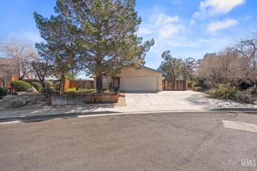 611 Plumblossom Ct, Ridgecrest, CA, 93555-4969 | Card Image