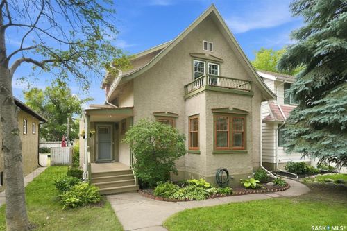617 7th Avenue N, Saskatoon, SK, S7K2V2 | Card Image