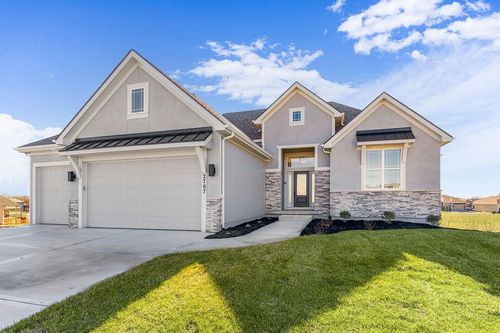 10755 Genesis Dr, Kansas City, MO, 64152 | Card Image