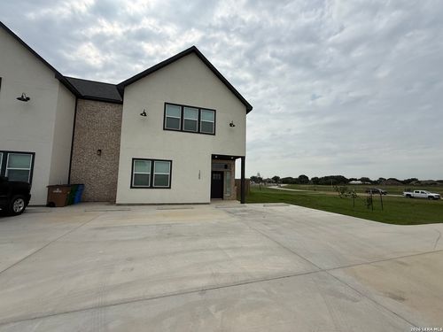 125 Micah Pt, La Vernia, TX, 78121-4786 | Card Image