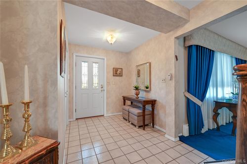 8 Jennifer Dr, New City, NY, 10956-4212 | Card Image