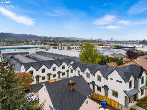 8-5183 Se 28th Ave, Portland, OR, 97202-4504 | Card Image