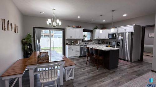 3914 E Brewster St, Sioux Falls, SD, 57108-8642 | Card Image