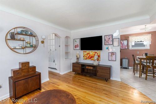 714 E 12 Mile Rd, Royal Oak, MI, 48073-4229 | Card Image