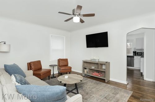 3340 Edgeworth St, Ferndale, MI, 48220-3422 | Card Image