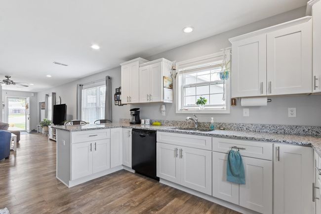 1523 Eadens Pl, Condo with 2 bedrooms, 1 bathrooms and null parking in Dixon IL | Image 8