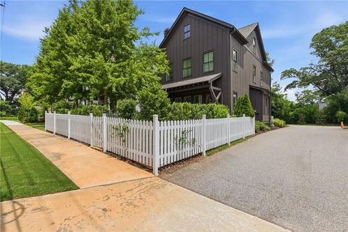 2769 Mathews St Se, Smyrna, GA, 30080-2463 | Card Image