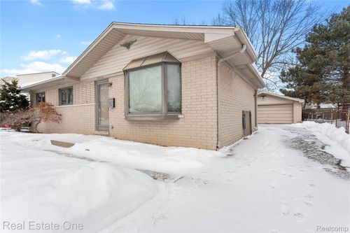 25556 Rusty St, Taylor, MI, 48180-3249 | Card Image