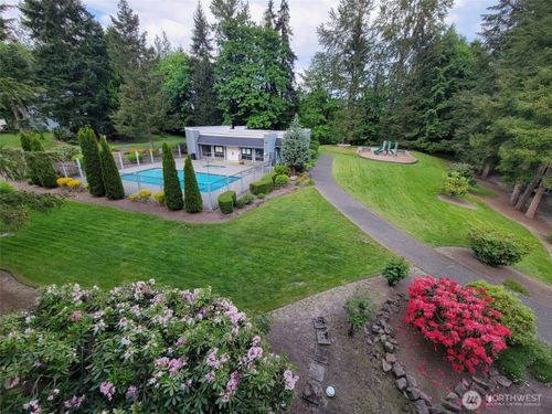 f305-4641 W Lake Sammamish Pkwy Se, Issaquah, WA, 98027-9345 | Card Image