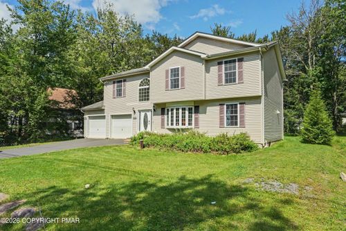 220 Nadine Blvd, POCONO SUMMIT, PA, 18346-7629 | Card Image