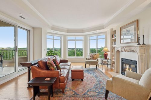 apt-570-8301 Creekside Cir, Bloomington, MN, 55437-3865 | Card Image