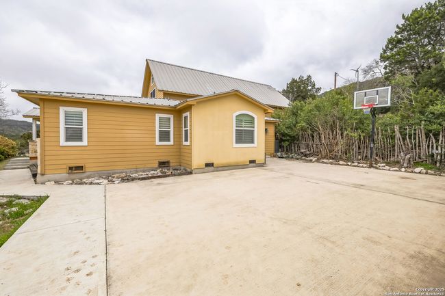 1167 Pipe Springs Dr, House other with 4 bedrooms, 4 bathrooms and null parking in Lakehills TX | Image 19