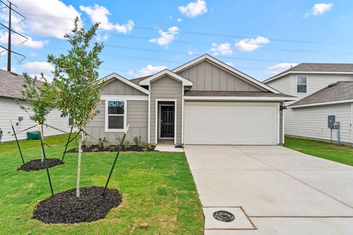 915 Prince Albert, Seguin, TX, 78155-3689 | Card Image