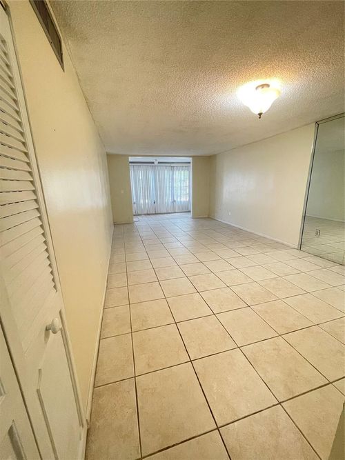 apt-212m-2840 Somerset Dr, Lauderdale Lakes, FL, 33311-9335 | Card Image