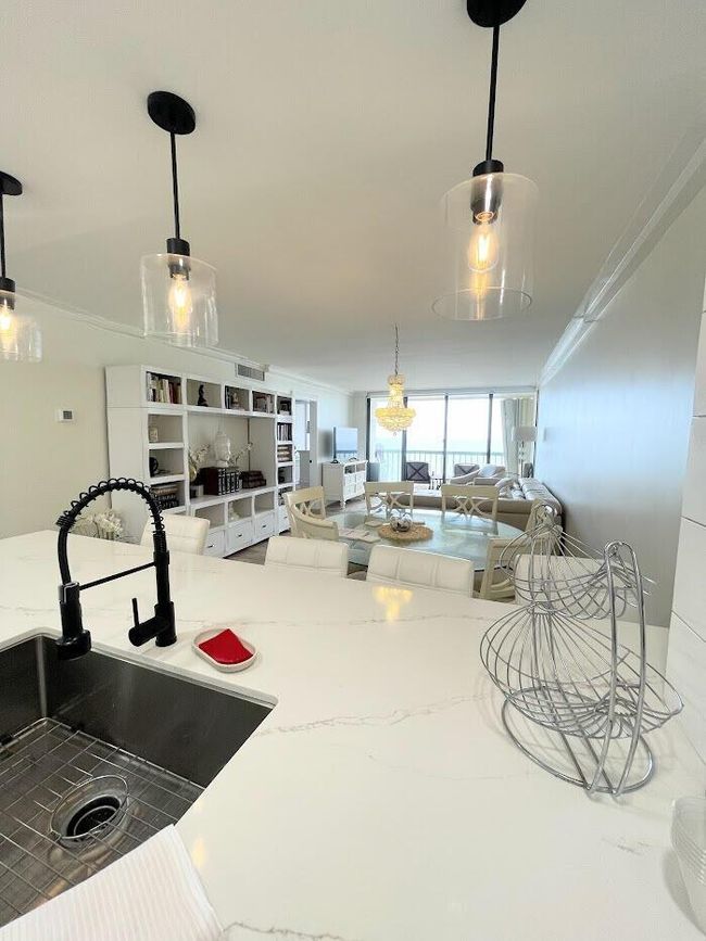 APT-604 - 9900 S Ocean Dr, Condo with 2 bedrooms, 2 bathrooms and null parking in Jensen Beach FL | Image 4