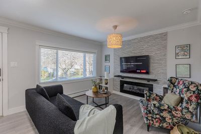 246 Osborne Ave, House other with 6 bedrooms, 2 bathrooms and 4 parking in New Westminster BC | Image 2