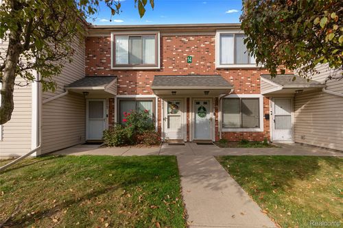 30673 Hidden Pines Ln, Roseville, MI, 48066-7303 | Card Image