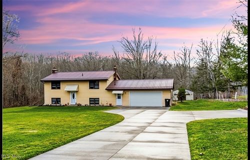 871 S County Line Rd, Geneva, OH, 44041-9311 | Card Image