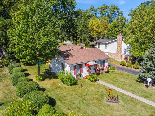 101 Oakleaf Rd, Lake In The Hills, IL, 60156-1232 | Card Image