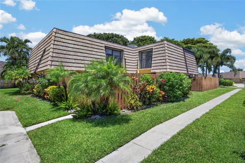 953 Springdale Cir, Palm Springs, FL, 33461-6357 | Card Image