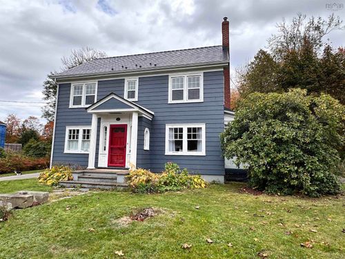 79 Waterloo St, Liverpool, NS, B0T1K0 | Card Image