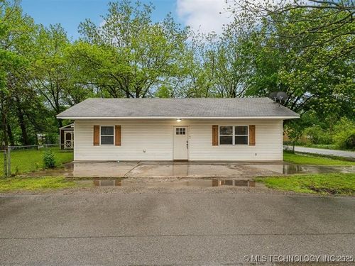 160 S H St, Quinton, OK, 74561 | Card Image