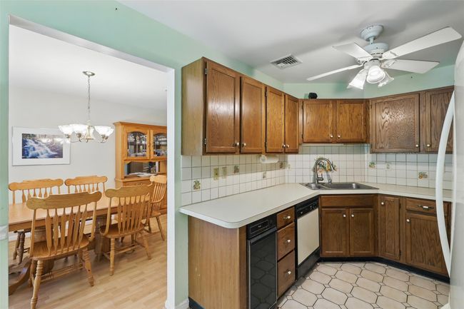 Eat-in kitchen | Image 10