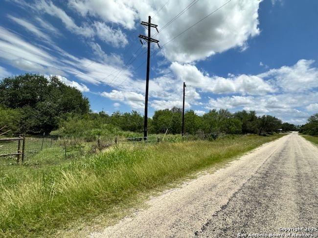 7527 N State Highway 16, Home with 3 bedrooms, 2 bathrooms and null parking in Poteet TX | Image 10