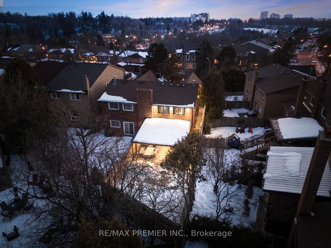 122 Robert Hicks Dr, House attached with 6 bedrooms, 5 bathrooms and 2 parking in North York ON | Image 36