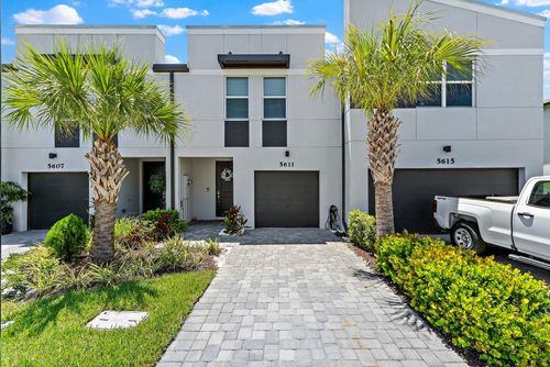 5611 Enclave Dr, Mangonia Park, FL, 33407-2121 | Card Image