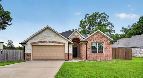 1004 E Main St, Tioga, TX, 76271-3560 | Card Image