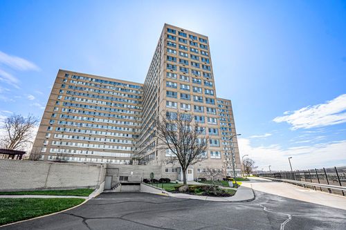 1109-8900 E Jefferson Ave, Detroit, MI, 48214-4180 | Card Image