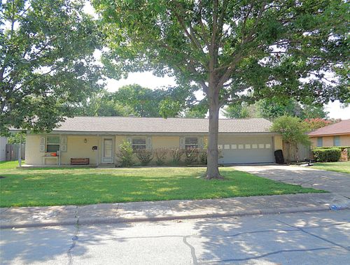 725 Danish Dr, Grand Prairie, TX, 75050-2312 | Card Image