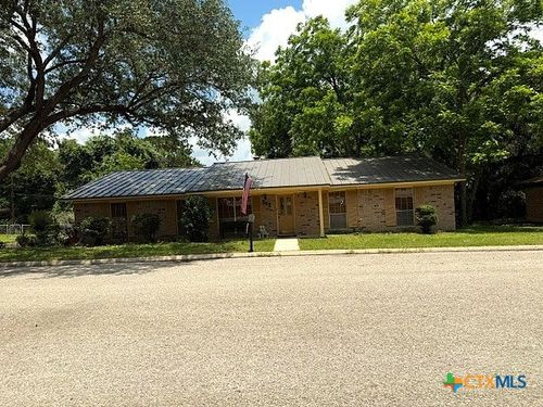 203 Memorial Dr, Luling, TX, 78648-3212 | Card Image