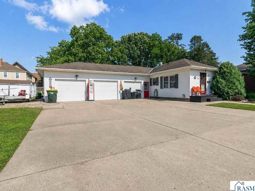 10 Buck Ave Ne, Madelia, MN, 56062-1719 | Card Image