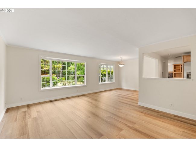 Living Room/Dining Room | Image 9