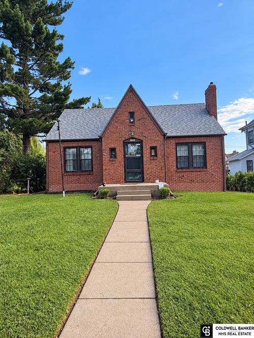 2111 Harwood St, Lincoln, NE, 68502-2729 | Card Image