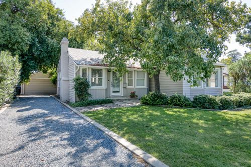 822 E Dayton Ave, Fresno, CA, 93704-4815 | Card Image