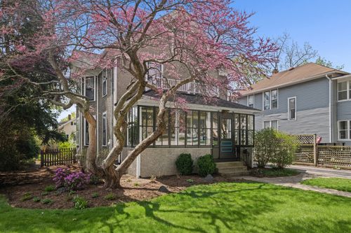 323 W Maple Ave, Libertyville, IL, 60048-2139 | Card Image