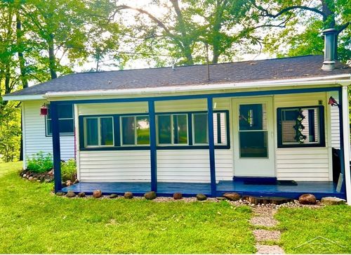 429 S Geneva Rd, Shepherd, MI, 48883-9694 | Card Image