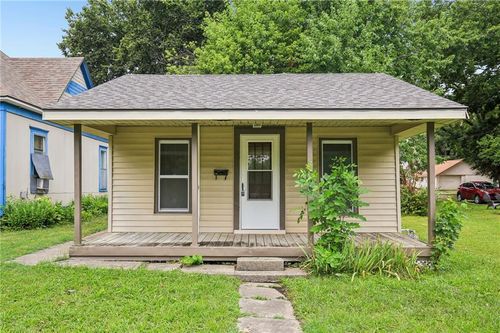 726 S Oak St, Ottawa, KS, 66067-2939 | Card Image
