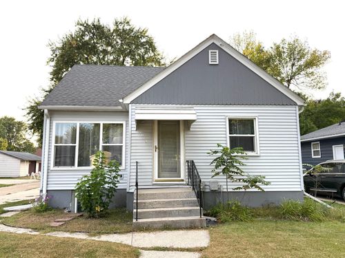 1013 Johnson Ave, Worthington, MN, 56187-1827 | Card Image