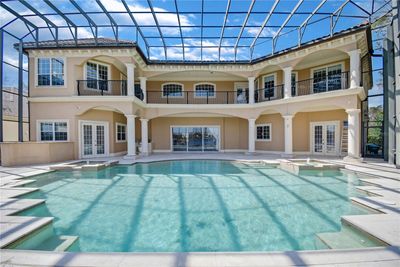 Large pool with spa and water feature | Image 3