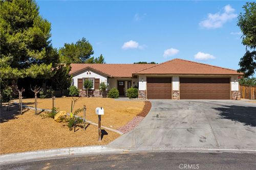 16470 Pauhaska Pl, Apple Valley, CA, 92307-1916 | Card Image