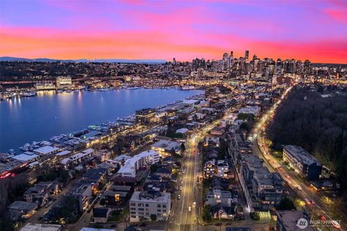 2009 Dexter Ave N, Seattle, WA, 98109-2703 | Card Image
