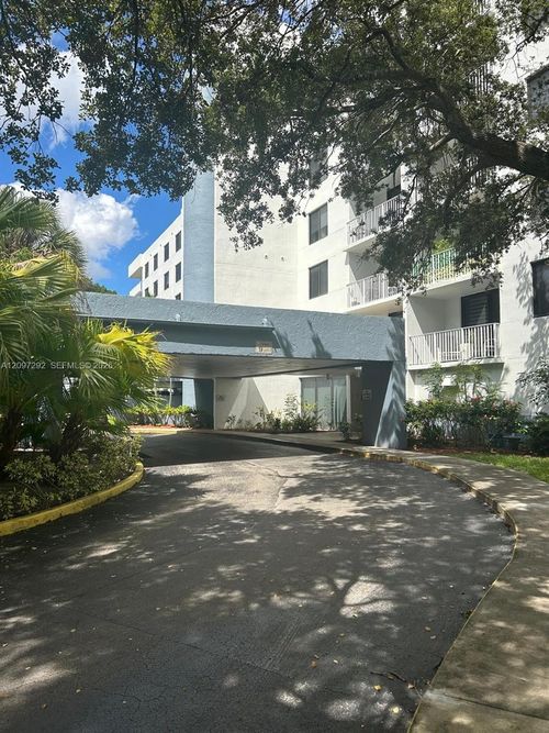 315-901 Hillcrest Dr, Hollywood, FL, 33021-7859 | Card Image