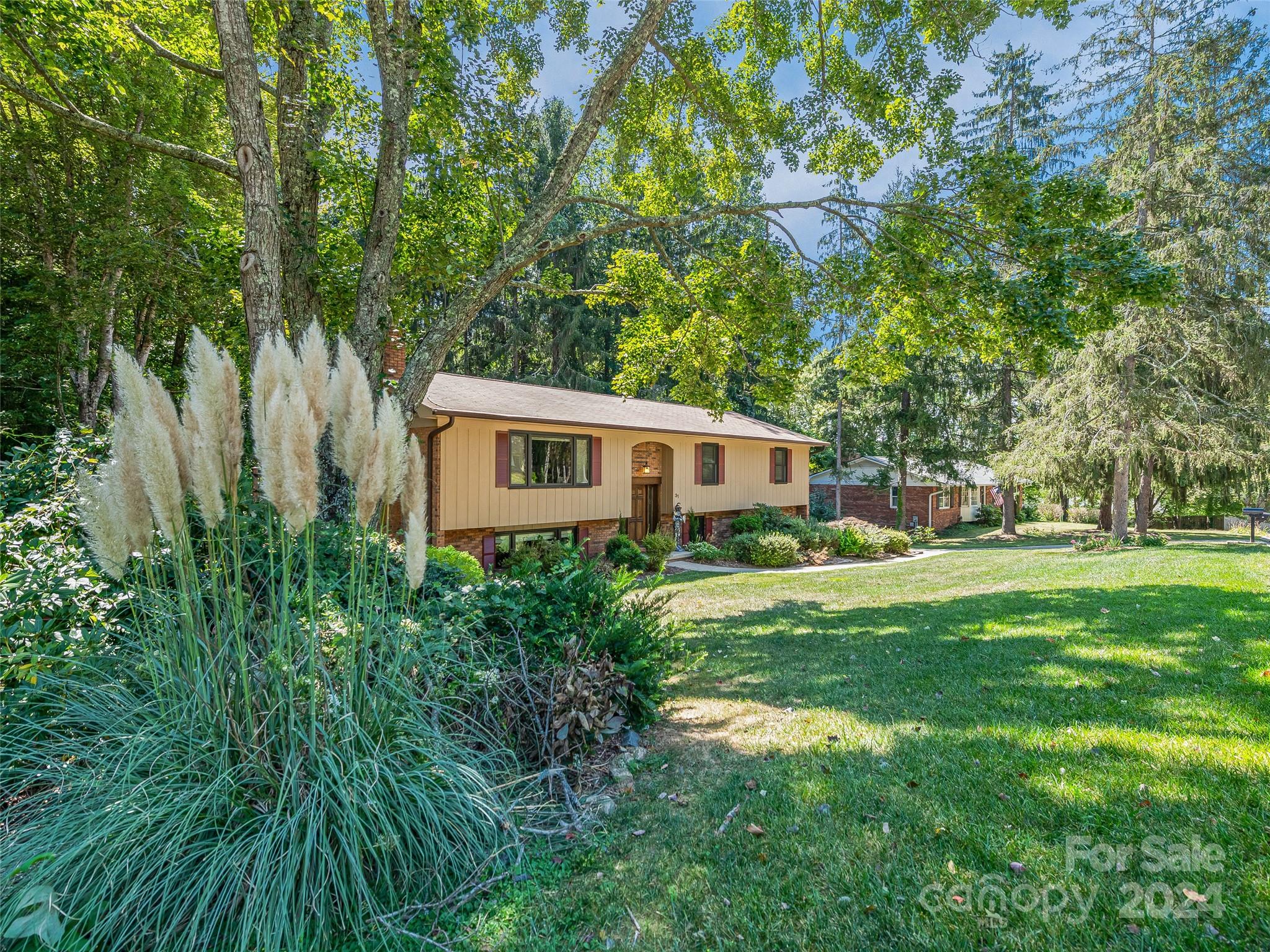 Ballantree Dr, Asheville, NC 28803