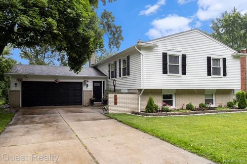 190 Scottsdale Dr, Troy, MI, 48084-1771 | Card Image
